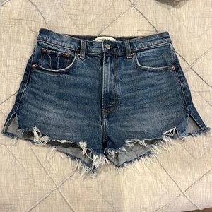 Abercrombie and Fitch mom jeans